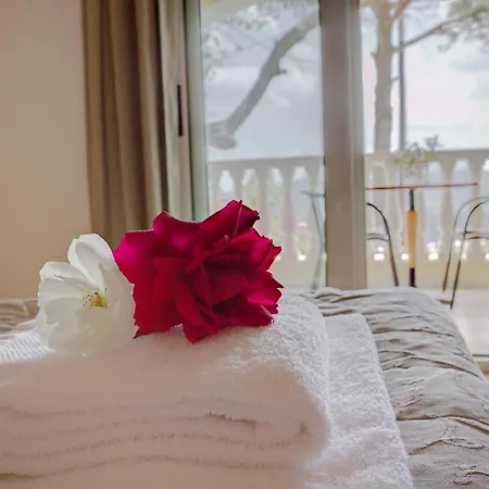 The Zeus Throne Resort בית הארחה *
