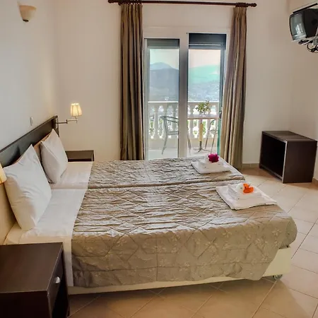 The Zeus Throne Resort בית הארחה *