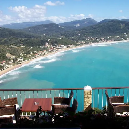The Zeus Throne Resort בית הארחה